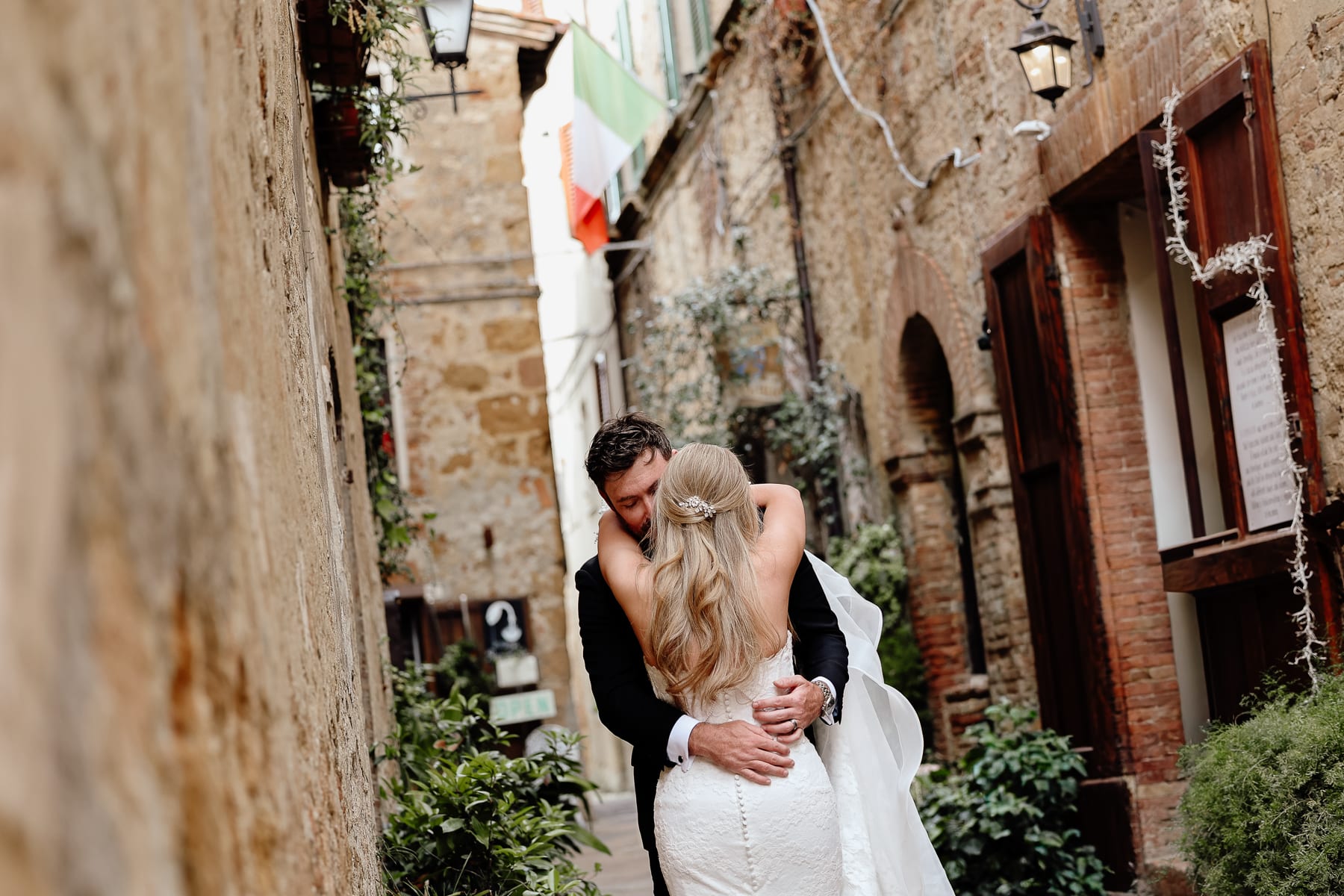 Katja Wenegger - Wenola Weddings
